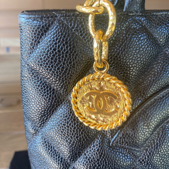 Chanel Timeless Medallion Handbag Purse w dustbag & CC medallion + Gold … - Picture 13 of 16